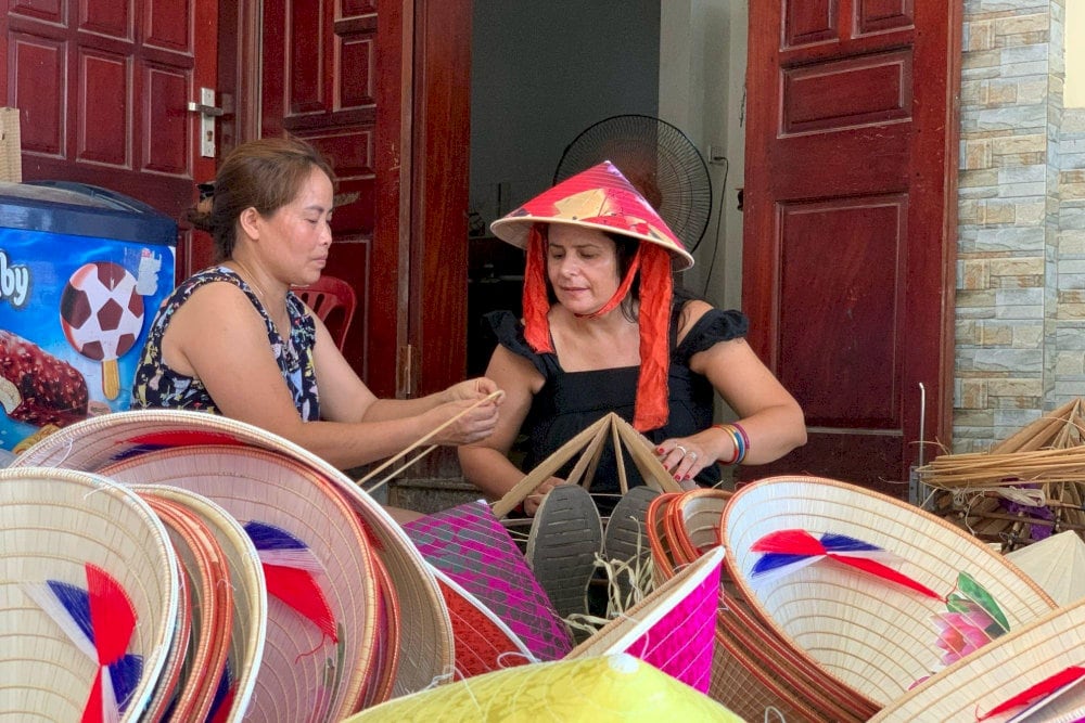 Visitors can make incense at Quang Phu Cau